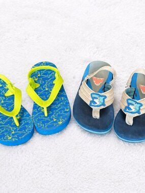 Cat & Jack Toddler Sandals 6/7 Shark Flip Flops Bundle | Boys Summer Beach Shoes